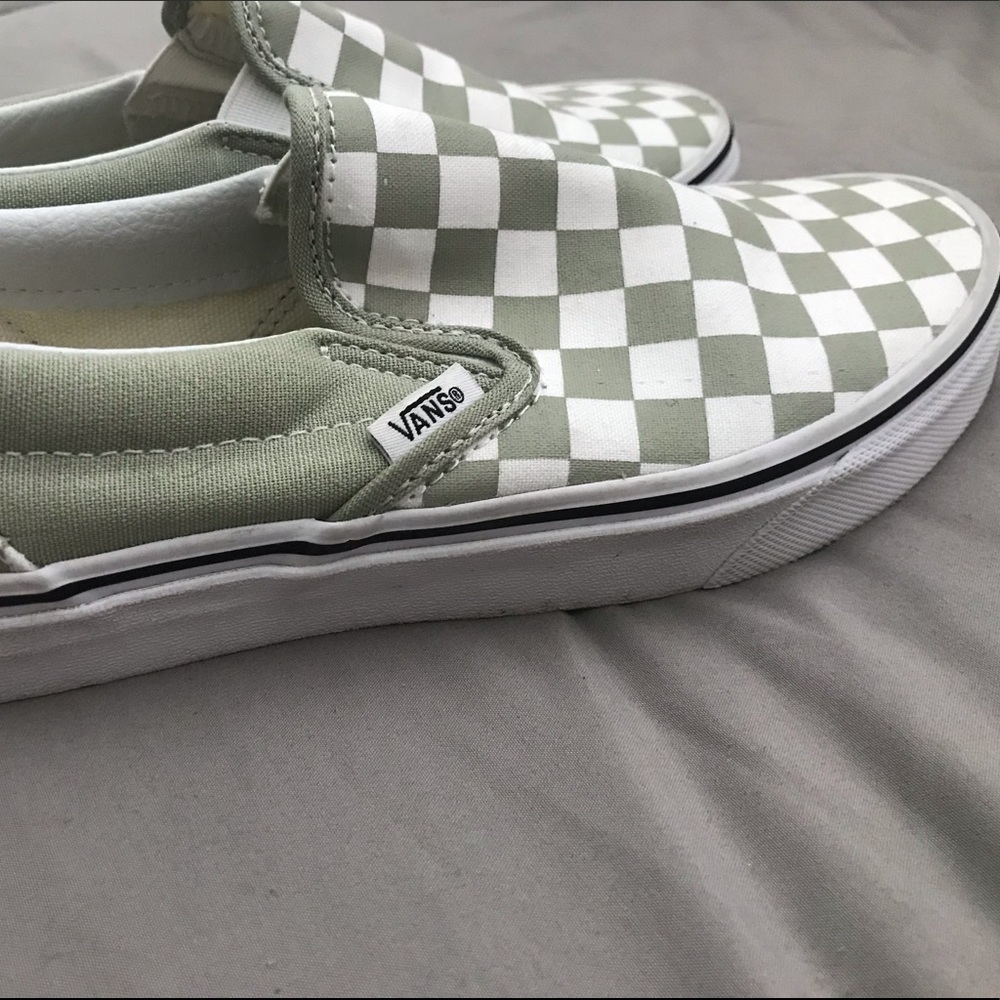 Women’s green and white checkered Vans (7.0)